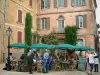 Roussillon - Luogo con terrazza bar e case con ocra