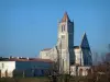 Sablonceaux修道院 - 修道院教堂，修道院建筑和树木，在Saintonge