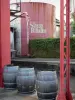 Saga du Rhum - Cuves de fermentation et tonneaux