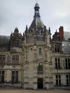 Saint-Aignan-sur-Cher - Fachada renacentista del castillo, en el Valle del Cher