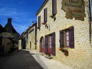 Saint-Amand-de-Coly - Village Lane en stenen huizen, in de Perigord
