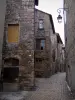 Saint-Bonnet-le-Château - Strada lastricata fiancheggiata da case in pietra