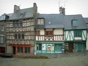 Saint Brieuc - Casas antigas de enxaimel e chão pavimentado