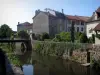 Saint-Céré - Pont enjambant la rivière (la Bave) et maisons de la ville, en Quercy