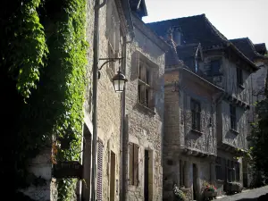 Saint-Cirq-Lapopie - Fachadas de casas da aldeia, no vale do Lot, em Quercy