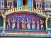 Saint-Denis - Estátuas policromáticas do templo Tamil Shri Kali Kampal Kôvil