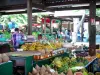 Saint-Denis - Kramen van groenten en fruit Kleine Markt