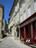 Saint Emilion - Beco pavimentado e fachadas de casas de aldeia