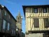 Saint-Félix-Lauragais - Fachwerkhäuser und Kirchturm der Stiftskirche(Kirche), im Pays de Cocagne