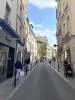 Saint-Germain-en-Laye - Straat omzoomd met winkels