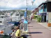 Saint-Gilles-les-Bains - Promenade le long du port