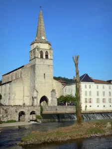 Saint-Girons - Iglesia Saint-Girons a lo largo del río Salat