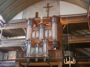 Saint-Jean-de-Luz - Dentro de la Iglesia de San Juan Bautista y el órgano galerías de madera
