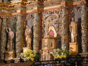 Saint-Jean-de-Luz - Dentro de la Iglesia de San Juan el Bautista detalle monumental retablo