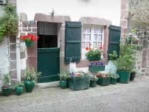 Saint-Jean-Pied-de-Port - Flower-bedecked facade of a house in the old town