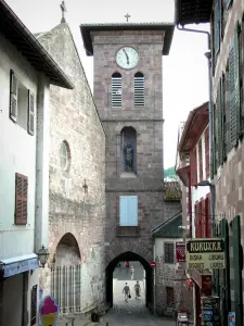 Saint-Jean-Pied-de-Port - Notre-Dame-du-Bout-du-Pont church and houses of the old town