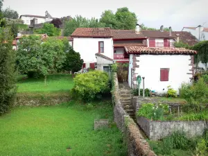 Saint-Jean-Pied-de-Port - Zitadelle überragend die Häuser von Saint-Jean-Pied-de-Port