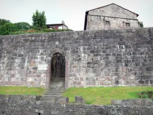 Saint-Jean-Pied-de-Port - Stadtmauern der historischen Altstadt