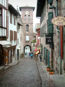 Saint-Jean-Pied-de-Port - Notre-Dame-du-Bout-du-Pont church, houses and shops in the old town
