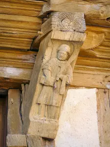 Saint-Julien-du-Sault - Sculpture of Saint Vincent, patron saint of winegrowers, adorning the facade of the Saint-Julien-du-Sault cultural heritage museum