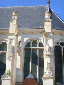 Saint-Julien-du-Sault - Statues of St. Peter's Church