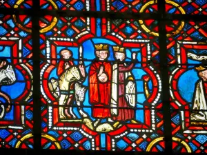 Saint-Julien-du-Sault - Inside the Saint-Pierre church: stained glass window