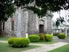 Saint-Leu - Église Sainte-Ruffine et son parvis agrémenté d'arbustes