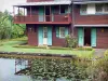 Saint-Leu - Jardin botanique de la Réunion : demeure créole et bassin parsemé de nénuphars