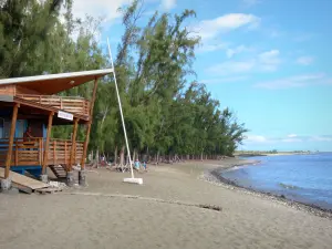 Saint-Leu - Beach of Saint-Leu with its aid post and Indian Ocean