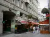 Saint-Malo - Ville close : restaurants et bâtiments de la cité corsaire malouine