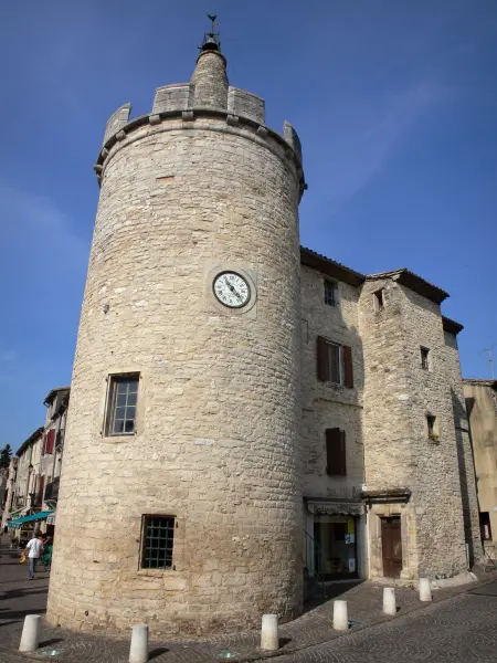 Saint-Martin-de-Londres - Clock Tower en huizen in het dorp