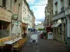 Saint-Omer - Alley met huizen, winkels en restaurants