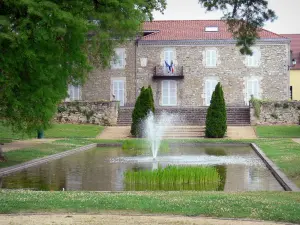 Saint-Paul-lès-Dax - Gevel van het stadhuis en de kamer Saint-Paul-lès-Dax waterpark in het Frans