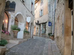 Saint-Paul-de-Vence - Narrow paved street in the village lined with shops