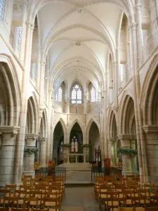 Saint-Père church - Inside the Notre-Dame church: nave and choir