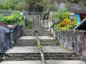 Saint-Pierre - Calle Monte-au-Ciel, dio un paso callejón en el área de Fort