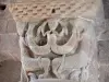 Saint-Pierre church in Bessuéjouls - Inside the Saint-Pierre church: sculpted capital of the Romanesque chapel (high chapel or aerial chapel)