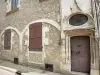 Saint-Pierre-le-Moûtier - Porta e la facciata di una casa nel villaggio