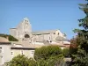 Saint-Restitut - Romanische Kirche Saint-Restitut und Steinhäuser des Dorfes