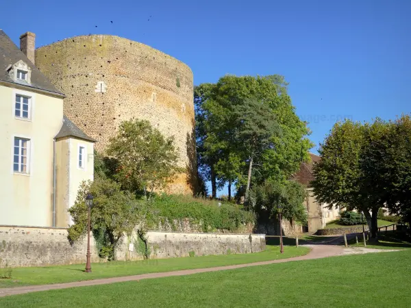 Saint-Sauveur-en-Puisaye - Guide tourisme, vacances & week-end dans l'Yonne