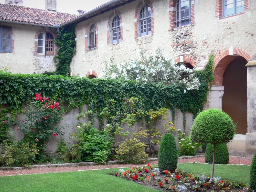 Photos SaintSever Abbey Church Tourism & Holiday Guide