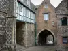 Saint-Valéry-sur-Somme - Cidade alta: portão de Nevers e casas da cidade medieval