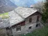 Saint-Veran - Casa tradicional com telhado coberto de ardósia