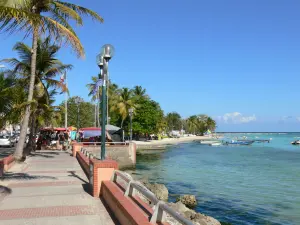 Sainte-Anne - Seafront walk and its market