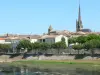 Sainte-Foy-la-Grande - Toren van de kerk van Notre - Dame, de versterkte huizen en de rivier de Dordogne