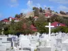 Les Saintes - Cementerio y casas de Terre -de - Haut