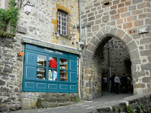 Salers - Guia de Turismo, férias & final de semana no Cantal
