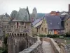 Samambaias - Torres do castelo e casas da cidade medieval