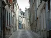 Sancerre - Rue de la vieille cité bordée de maisons