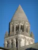 Santos - Abbaye-aux-Dames: torre sineira da igreja da abadia (arte românica)